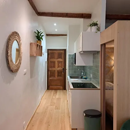 Renovated Fully Equipped Studio For 2 To 4 Pers * 라시오타