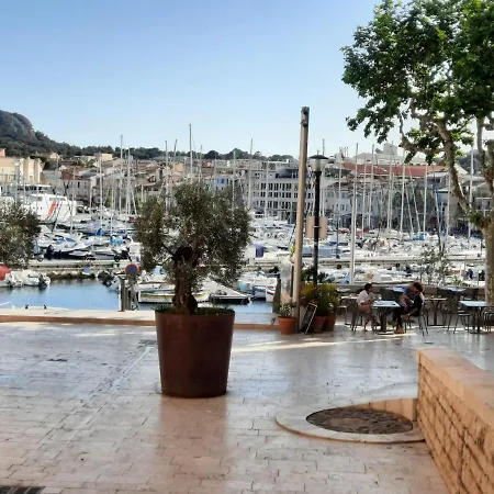 Renovated Fully Equipped Studio For 2 To 4 Pers * La Ciotat