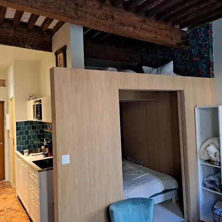Renovated Fully Equipped Studio For 2 To 4 Pers Appartement *